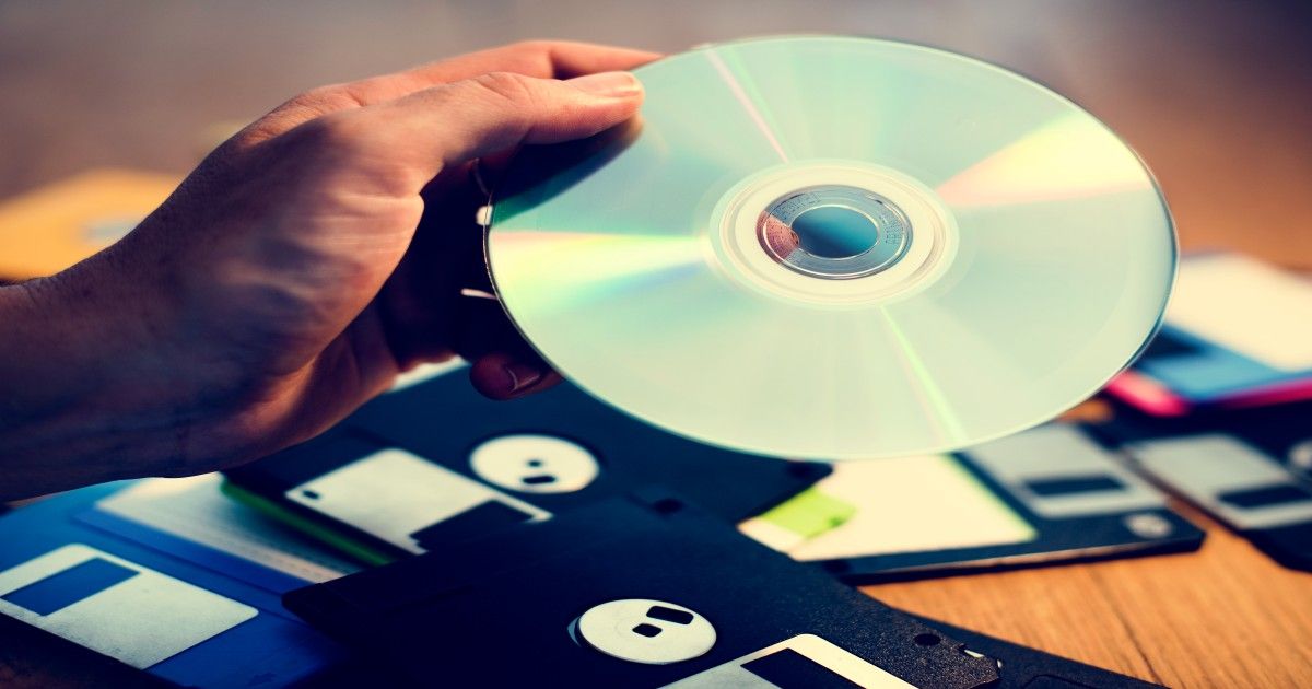 retro-technology-floppy-disks-and-cd